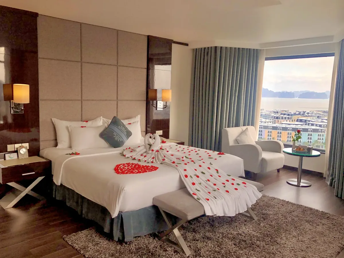 Phòng Deluxe Bay View Central Luxury Hạ Long