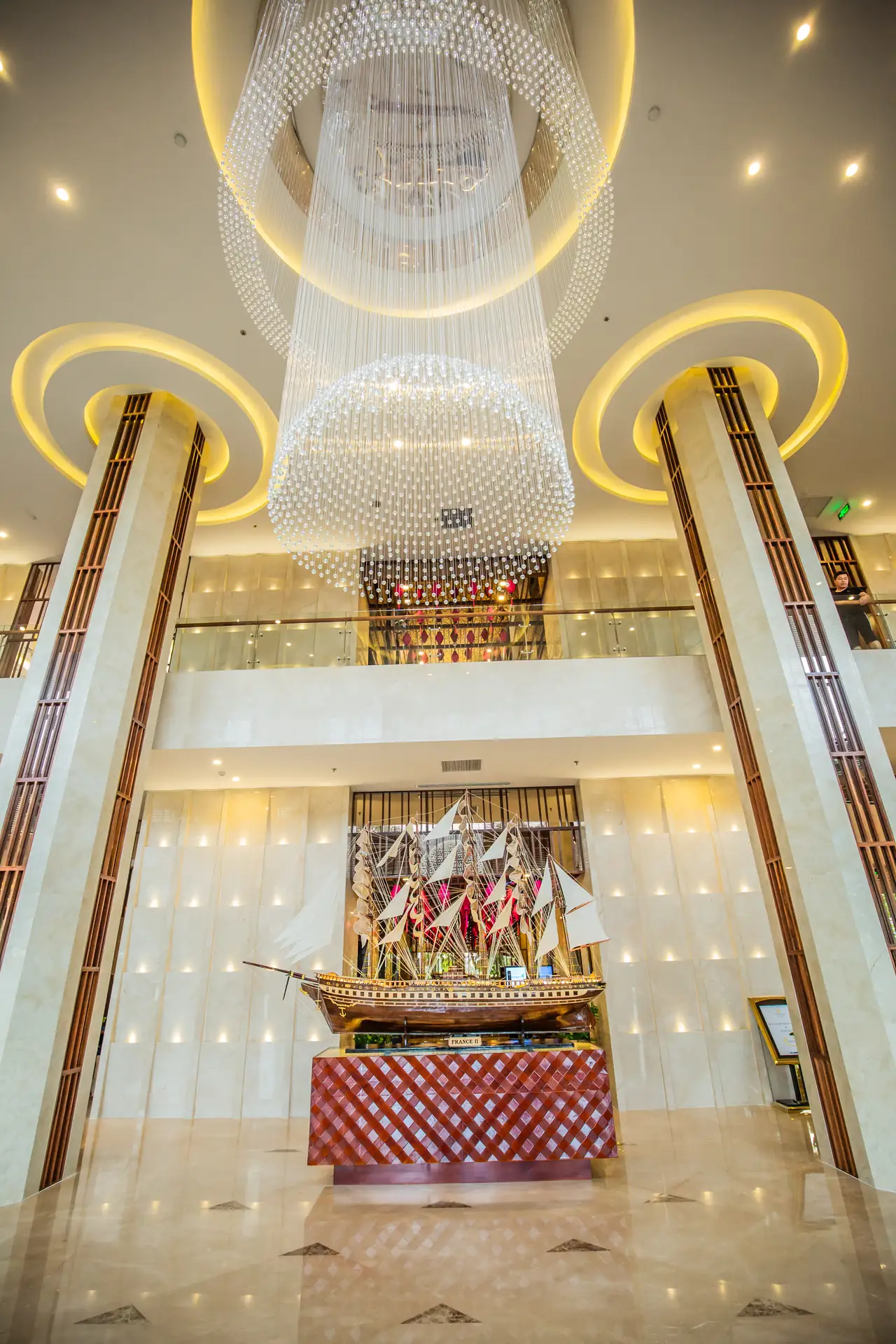 Sảnh lễ tân Central Luxury Hạ Long