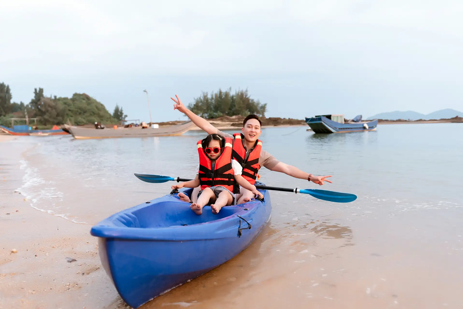 Hoạt động chèo thuyền Kayak Đầu Rồng Resort