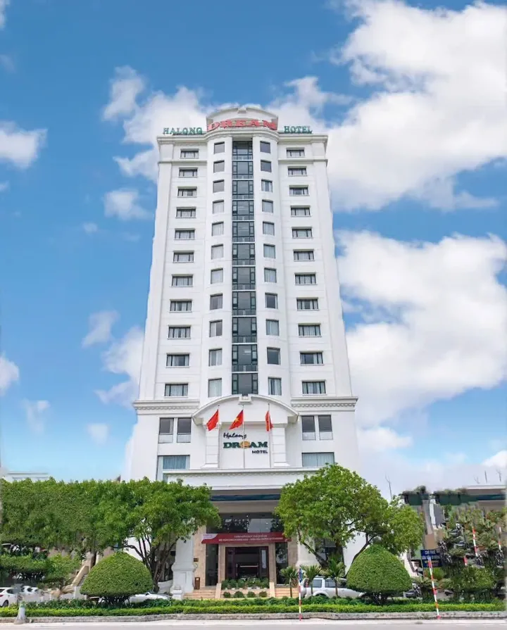 Toàn cảnh khách sạn Hạ Long Dream Hotel
