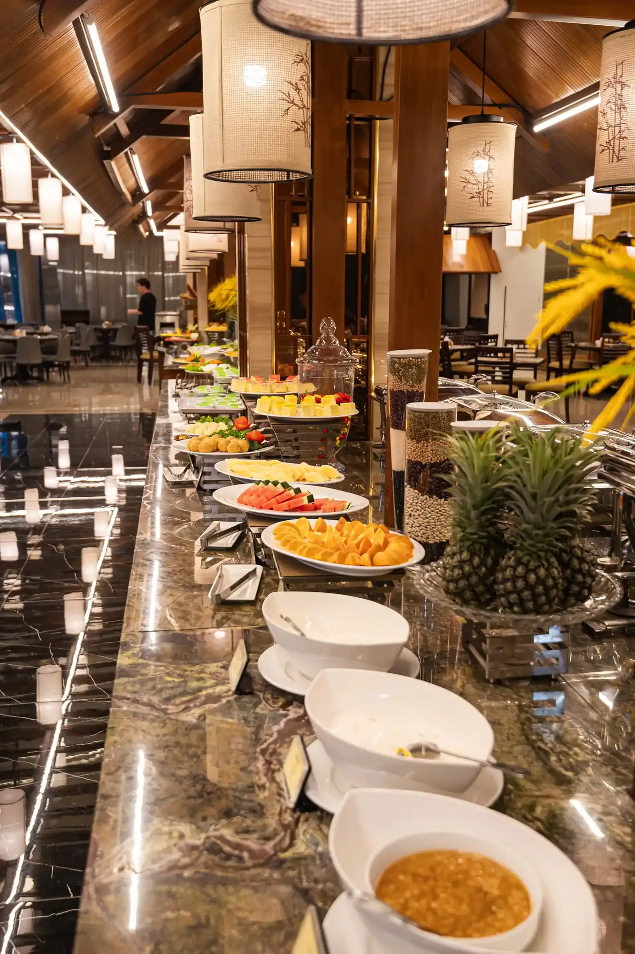 Buffet sáng tại Khách sạn Hạ Long Palace