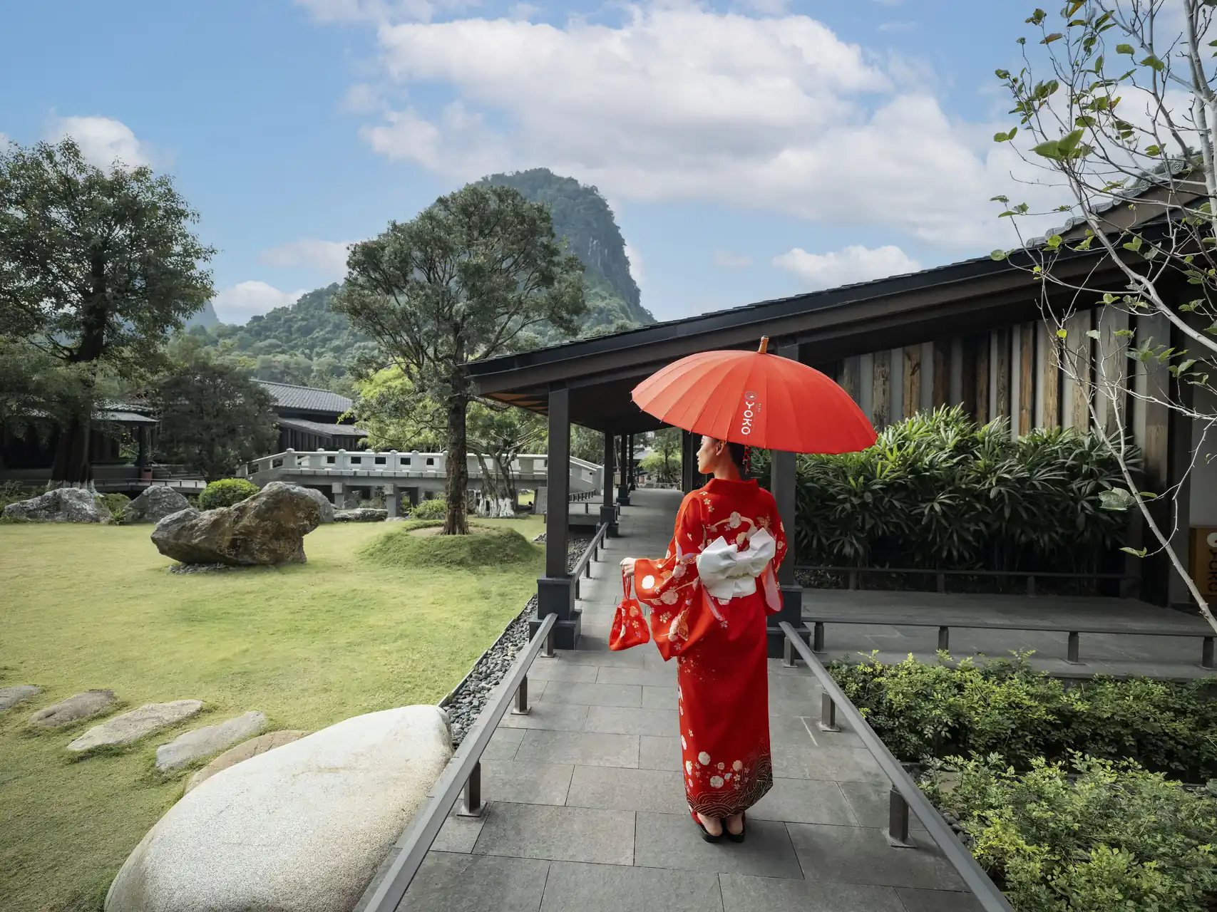 Toàn cảnh flycam Hilton Quang Hanh Onsen Resort giữa thung lũng núi đá vôi