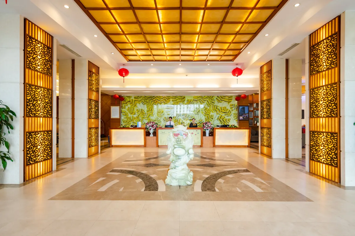 Sảnh lễ tân khách sạn Mường Thanh Grand Hạ Long
