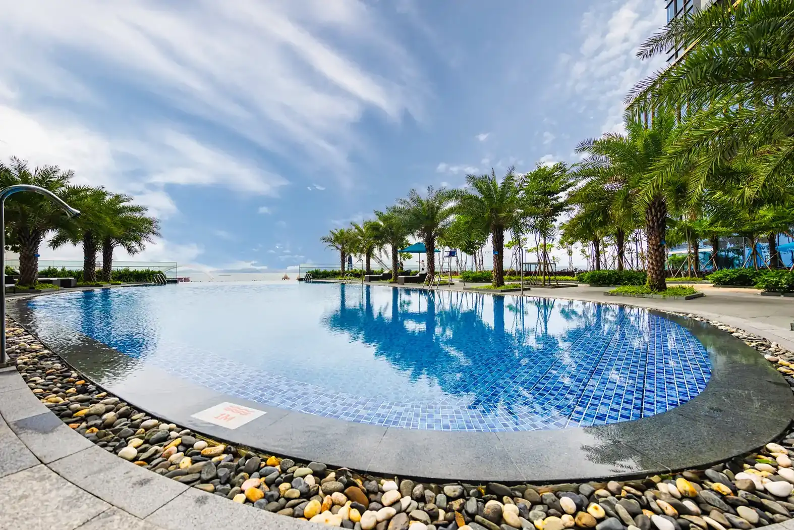 Bể bơi Khách sạn Mường Thanh Luxury Hạ Long Centre
