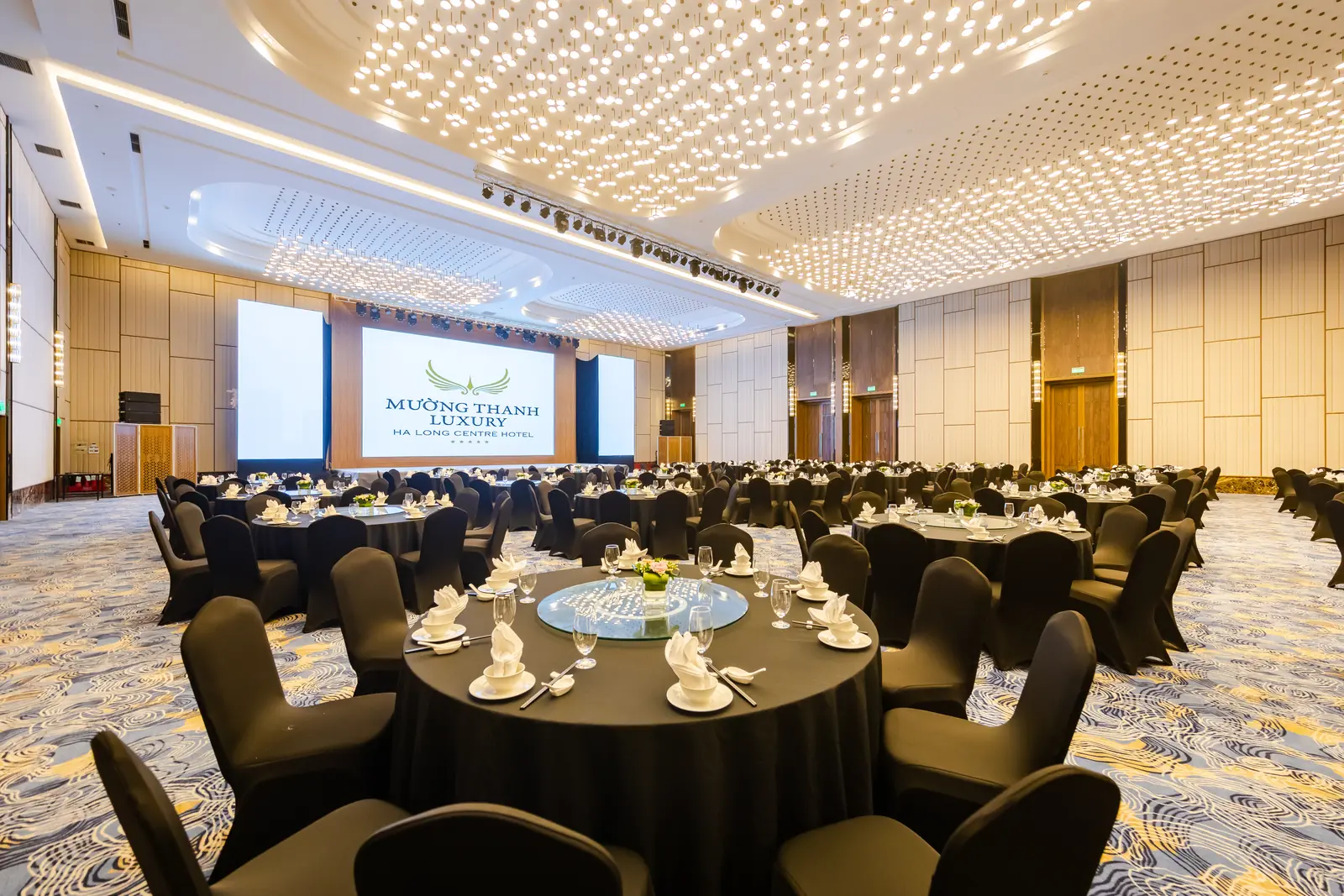 Hội trường Hồng Quảng Khách sạn Mường Thanh Luxury Hạ Long Centre