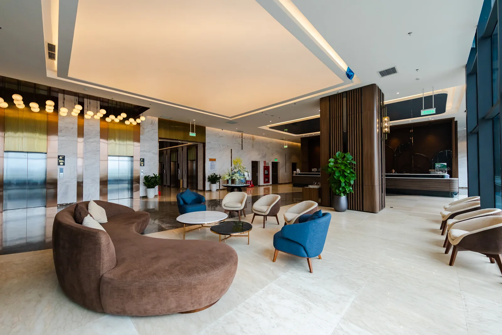 Sảnh lễ tân Khách sạn Mường Thanh Luxury Hạ Long Centre