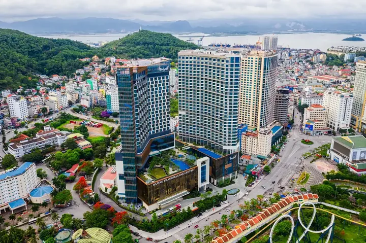 Khách sạn Mường Thanh Luxury Hạ Long Centre - toàn cảnh