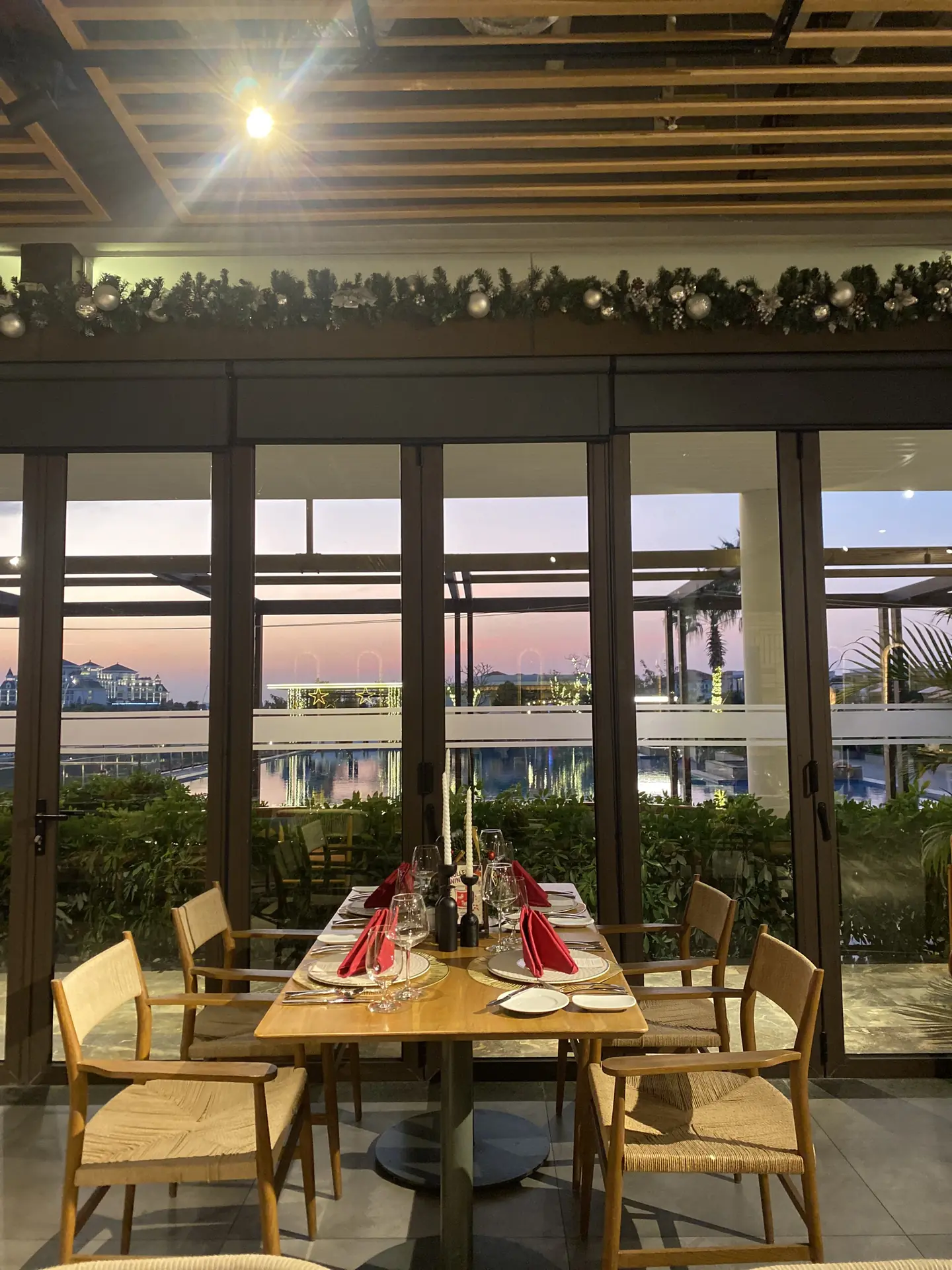 Nhà hàng Bay Grill tại Oakwood Ha Long