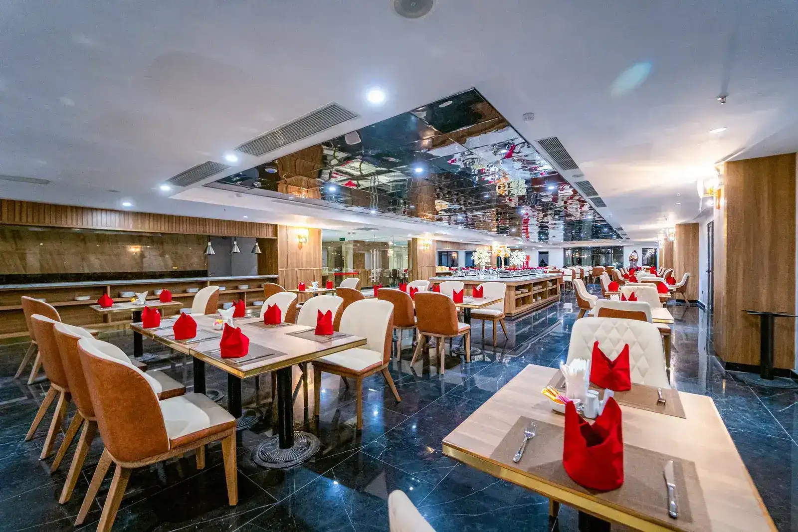 Nhà hàng Blue Lagoon khách sạn Paddington Hotel Halong Bayview
