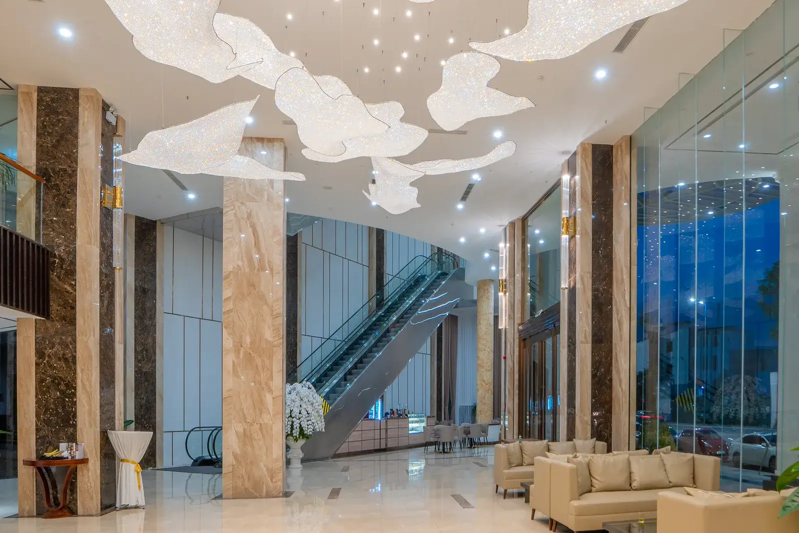 Sảnh lễ tân khách sạn Paddington Hotel Halong Bayview