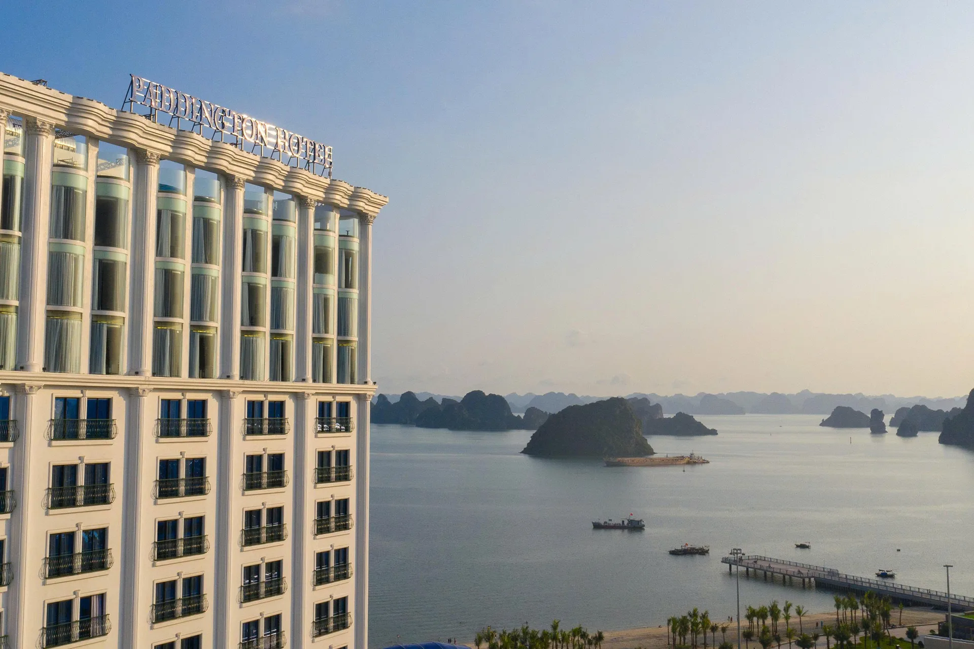 View vịnh Hạ Long từ ban công phòng khách sạn Paddington Hotel Halong Bayview