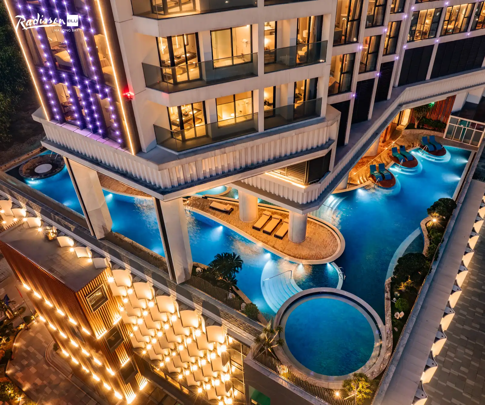 Hồ bơi Radisson Blu Hạ Long Bay