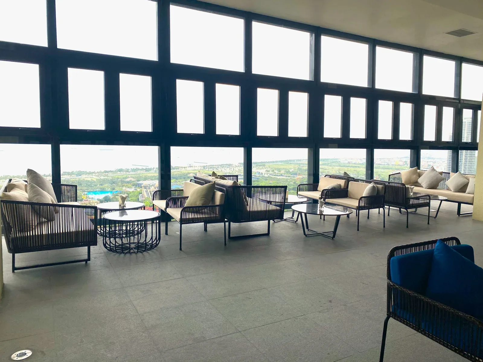 Olé Tapas Bar tầng 26 Soleil Hạ Long