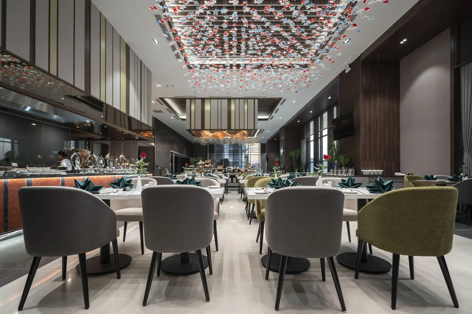 Hồ bơi tầng 4 Wyndham Garden Legend Halong view Vịnh Hạ Long